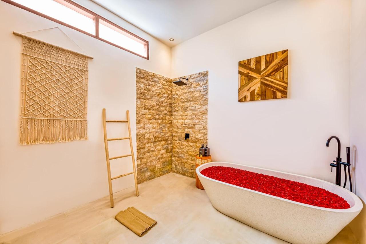 Villa Waikiki - Brand New 4bdr With Huge Pool *